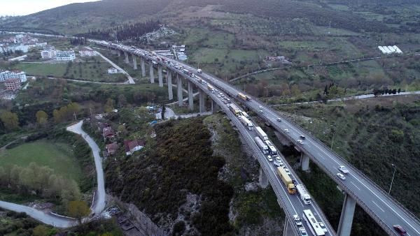 TEM'de 3 TIR çarpıştı: 10 kilometrelik araç kuyruğu oluştu! - Resim: 3