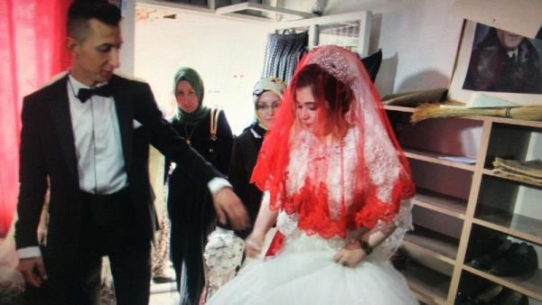 Damat düğün sonrası gelini bıraktı! Bakın nereye gitti? - Resim: 1