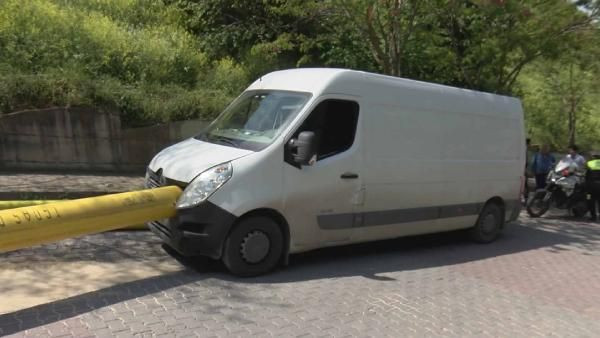 TIR'dan saçılan dev borular caddeyi savaş alanına çevirdi - Resim: 2