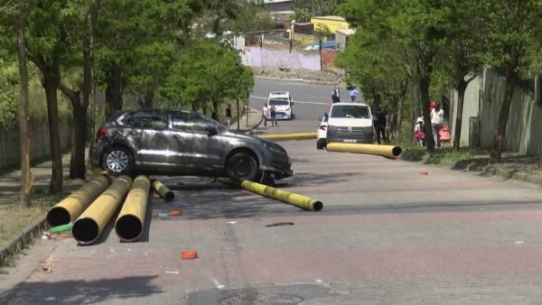 TIR'dan saçılan dev borular caddeyi savaş alanına çevirdi - Resim: 4