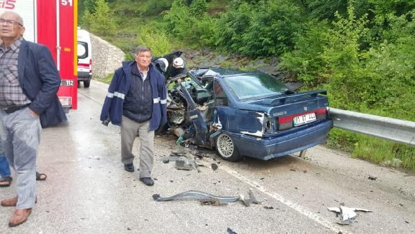 Düzce'de minibüsle otomobil çarpıştı 1 ölü 1 yaralı - Resim: 3