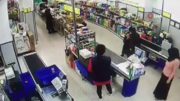 6 yaşındaki çocuk soru sordu! Kadın müşteri çıldırdı - Resim: 3