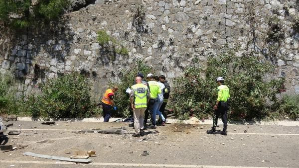 Muğla'da çekici uçuruma yuvarlandı 2 ölü 1 yaralı - Resim: 1