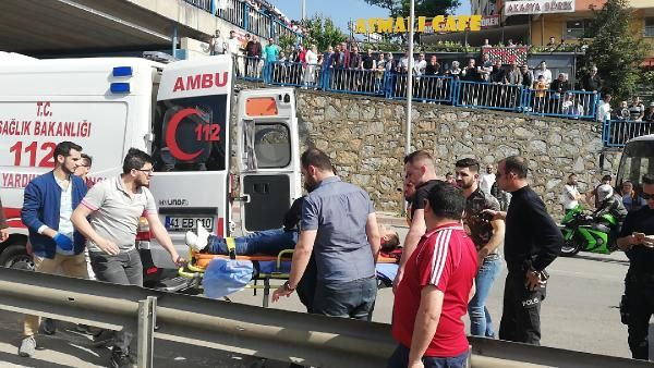 Kocaeli'de işçi servisi ile hafif ticari araç çarpıştı 1 ölü 15 yaralı - Resim: 3