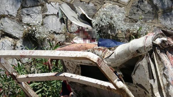 Muğla'da çekici uçuruma yuvarlandı 2 ölü 1 yaralı - Resim: 3