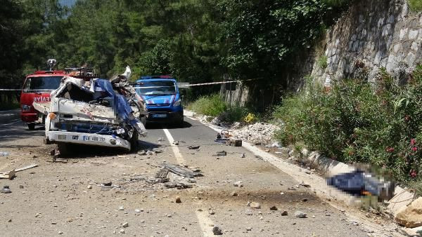 Muğla'da çekici uçuruma yuvarlandı 2 ölü 1 yaralı - Resim: 4