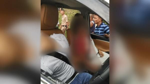 Hindistan’da meclis üyesinin konvoyuna saldırı: 11 ölü - Resim: 2