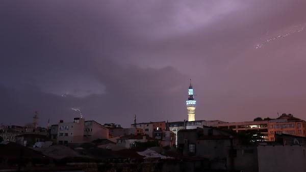 İstanbullular dikkat! Sağanak gök gürültüsü ve şimşek fırtınası - Resim: 1