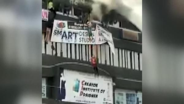 Hindistan’da eğitim merkezinde yangın 18 ölü - Resim: 4