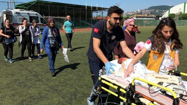 Zonguldak'ta hava ambulansı 1 aylık Eflin bebek için havalandı - Resim: 4