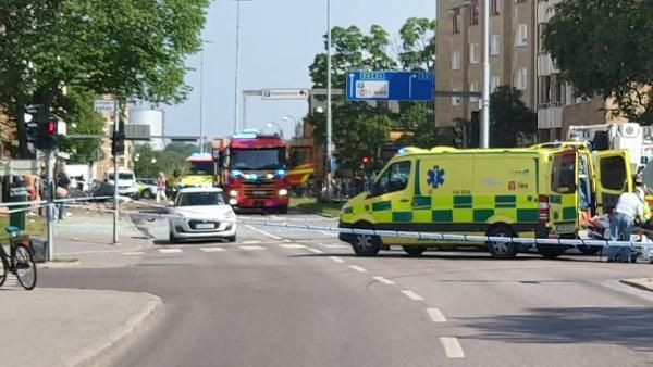 İsveç’te büyük patlama! Bölge trafiğe kapatıldı - Resim: 4