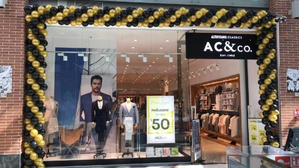 Yeni imajıyla çok konuşulan Burak Özçivit Romanya'yı birbirine kattı! İzdiham yaşandı - Resim: 4