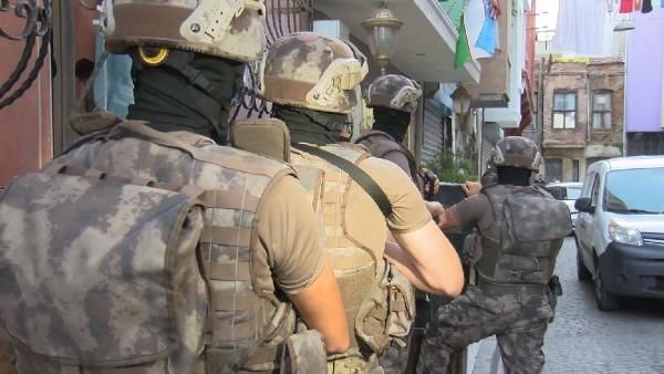 İstanbul Fatih'te 40 adrese uyuşturucu baskını: 35 gözaltı - Resim: 2