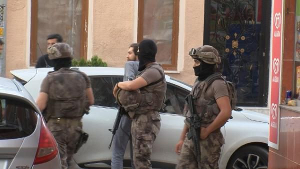 İstanbul Fatih'te 40 adrese uyuşturucu baskını: 35 gözaltı - Resim: 4