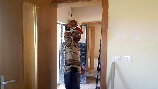 İnanılmaz olay! 200 lira karşılığında eve girdi ve zehirli yılanı.. - Resim: 2