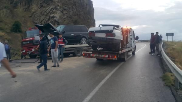 Isparta'da cip ile otomobil çarpıştı: 3 ölü, 1 yaralı - Resim: 4