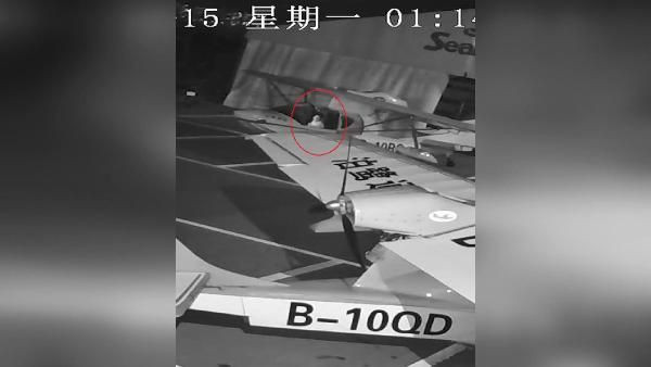 Çin'de akıl almaz hırsızlık olayı! Hangardan uçak çaldı uçmaya çalıştı - Resim: 1