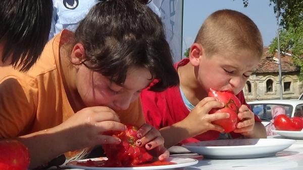 Domates Festivali'nde domatesi en hızlı yiyebilmek için yarıştılar - Resim: 2