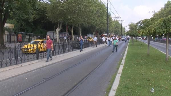 Fındıkzade'de minibüs tramvay yoluna girdi Seferler durdu - Resim: 2