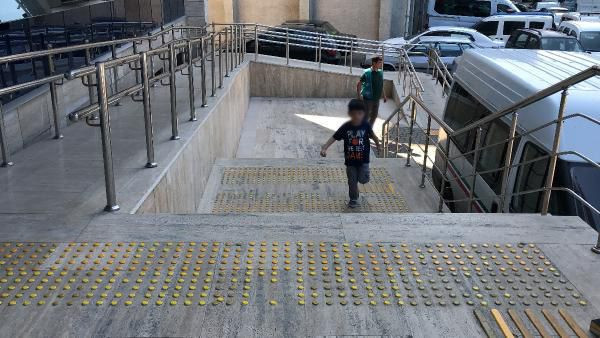 Zonguldak'ta bir çocuk gözaltına alınan babasının peşinden koştu - Resim: 3