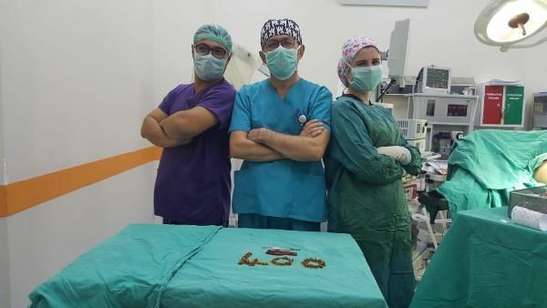 Manisa'da karın ağrısı şikayetiyle gitti! Safra kesesinden 400 taş çıkarıldı - Resim: 1