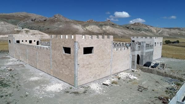 Sıra dışı yapıyı gören 'kale' sanıyor ne olduğunu öğrenen şaşırıyor! - Resim: 4