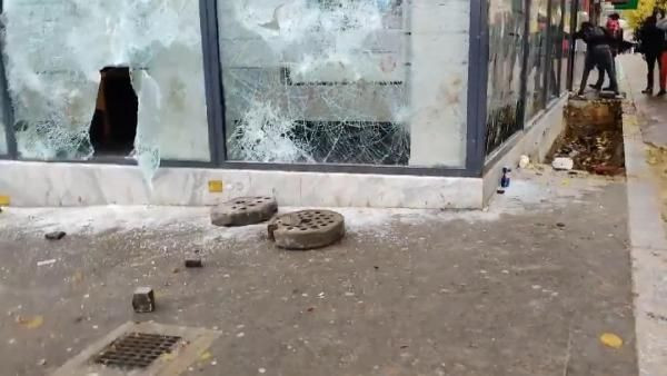 Sarı Yelekliler'in 1. yılına giren eylemlerinde çatışma çıktı - Resim: 3