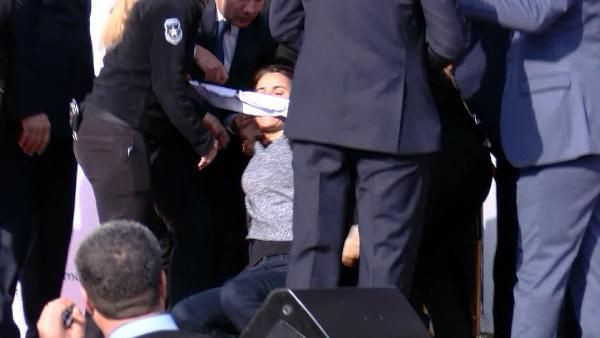 Kılıçdaroğlu'nun katıldığı açılışta olay çıktı! Pankart açmak isteyen kadına müdahale - Resim: 2