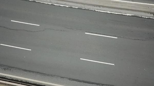 Son dakika Avcılar E5 karayolunda korkutan çatlak duvar da eğildi - Resim: 2