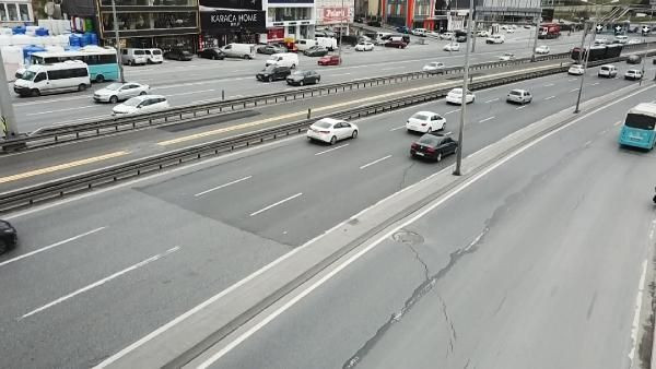 Son dakika Avcılar E5 karayolunda korkutan çatlak duvar da eğildi - Resim: 1