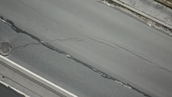 Son dakika Avcılar E5 karayolunda korkutan çatlak duvar da eğildi - Resim: 4