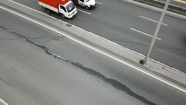 Son dakika Avcılar E5 karayolunda korkutan çatlak duvar da eğildi - Resim: 3