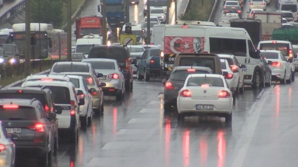 İstanbul'un çıkışı kilit! 65 yaş üstü vatandaşlar uzun kuyruklar oluşturdu - Resim: 4