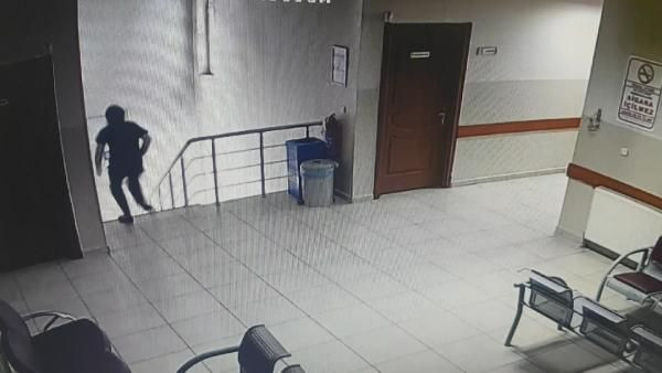 Doktorun boğazına demir çubuk dayadı! Hak edene yaparım ben - Resim: 3