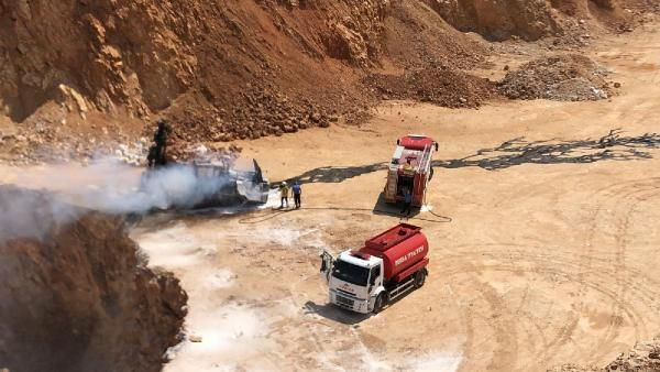 Bursa'da 1,5 milyon liralık iş makinesi cayır cayır yandı! - Resim: 4