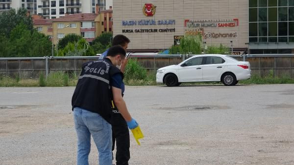 Kıskançlık tartışmasında sevgilisini tüfekle vurup, otomobilden attı - Resim: 2
