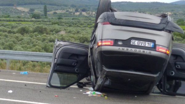 Şarkıcı Alişan'ın aracı eşi ve çocuğuyla birlikte takla attı! 30 metre sürüklendiler - Resim: 4