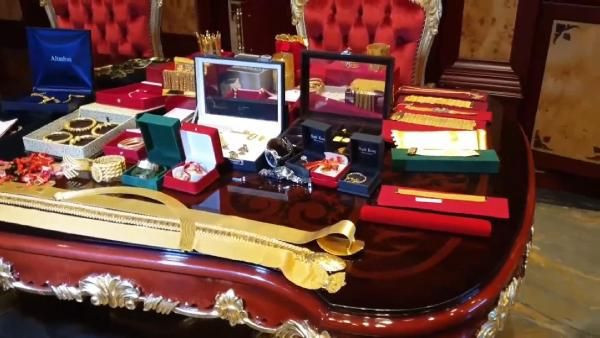 Uyuşturucu Baronu Halil Arslantaş'ta yakalanan takı setine fiyat biçilemedi - Resim: 2