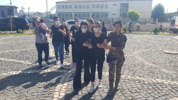 Siirt'te şehit özel harekat polisleri, memleketlerine uğurlandı - Resim: 2