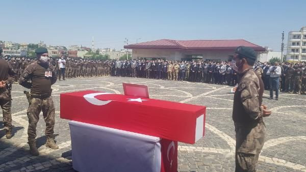Siirt'te şehit özel harekat polisleri, memleketlerine uğurlandı - Resim: 3