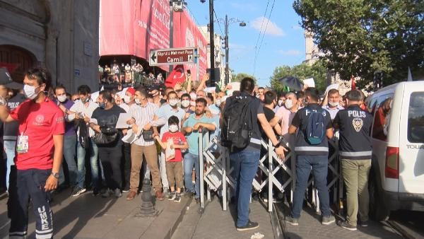 Ayasofya'ya akın var! Sabaha kadar beklediler ardından Ayasofya'ya koştular - Resim: 1