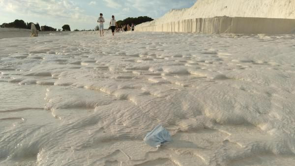 Denizli'deki beyaz cennetten utandıran görüntü! Pamukkale'nin haline bakın - Resim: 1
