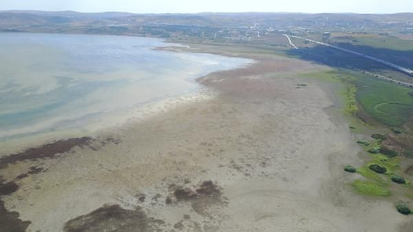 Büyükçekmece Gölü'nde su seviyesi düştü! Son hali korkunç - Resim: 1