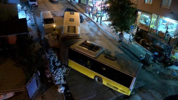Sultangazi'de dehşet anları! İETT otobüsü ortadan ayrıldı - Resim: 2