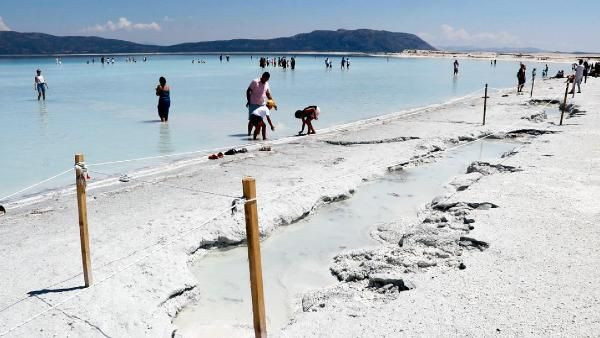 Salda Gölü'ne 'şifa olsun' diye çukur açtılar! Ziyaretçi yağıyor - Resim: 3