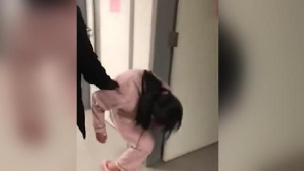 Çin'de 'katlanan kadın' 10 yılın ardından yeniden dik yürüyebilecek - Resim: 2