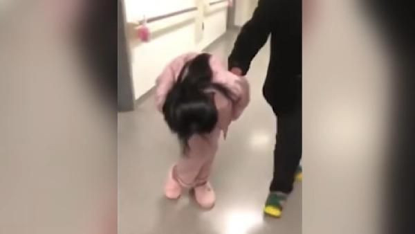 Çin'de 'katlanan kadın' 10 yılın ardından yeniden dik yürüyebilecek - Resim: 3