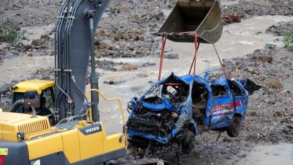Giresun sel felaketinde kötü haber! Biri asker 2 ceset daha bulundu - Resim: 1