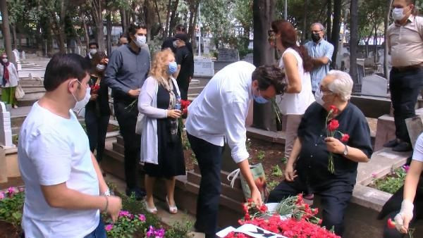 Tarık Akan mezarı başında anıldı! Rutkay Aziz rüyasında gördüklerini anlattı - Resim: 4
