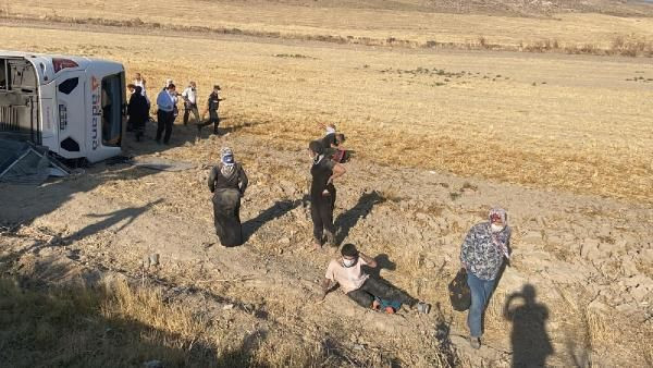 Aksaray'da yolcu otobüsü şarampole devrildi: 30 yaralı - Resim: 1